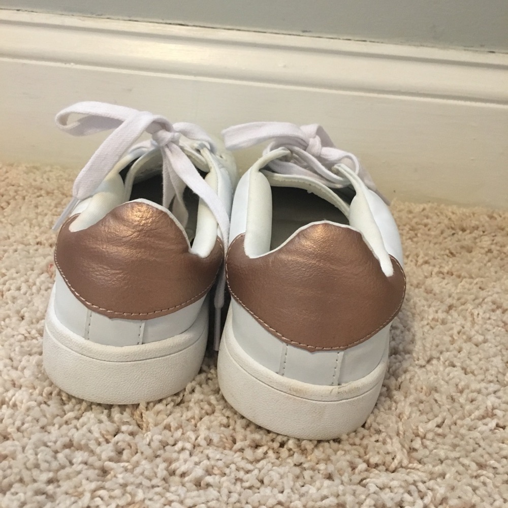 Form (+) Fusion size 7.5 white sneaker